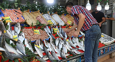 Balık tezgahlarında palamut yerini hamsiye bıraktı