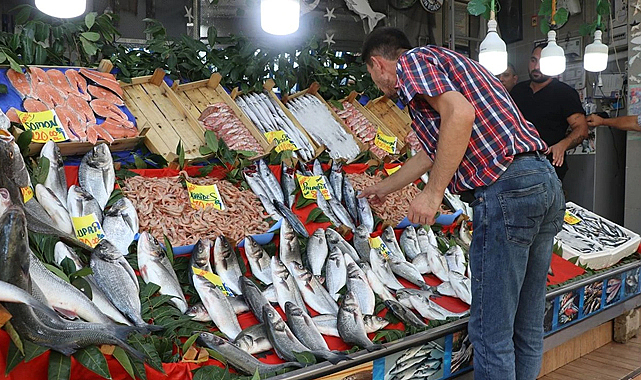 Balık tezgahlarında palamut yerini hamsiye bıraktı