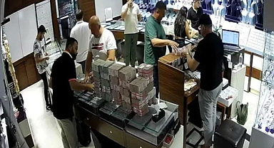 Antalya'da Yasa Dışı Para Transferi Operasyonu: 17 Şüpheli Gözaltında