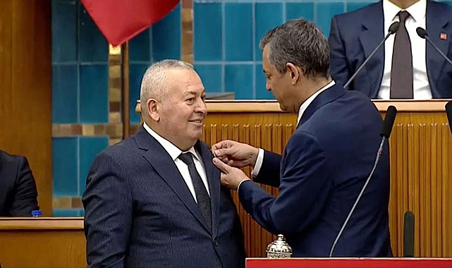 Cemal Enginyurt ve Salih Uzun CHP'de: Rozetleri Takıldı