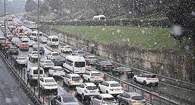 İstanbul'da Kuvvetli Kar Yağışı Başladı