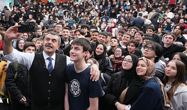 Millî Eğitim Bakanı Yusuf Tekin, Gençlerle Bir Araya Geldi