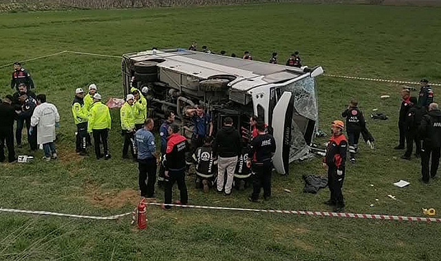 Sporcu Öğrencileri Taşıyan Midibüs Devrildi: 2 Ölü 26 Yaralı