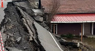 Zonguldak'ta Heyelan: Yol Çöktü!