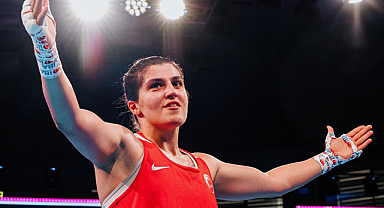 Milli boksör Busenaz Sürmeneli, dünya şampiyonu oldu