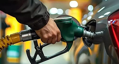 Akaryakıta yeni zam: Benzin ve motorin fiyatları 50 lirayı aştı