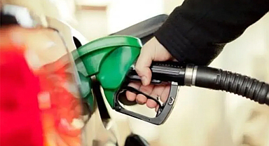 Akaryakıta yeni zam yolda: Benzin ve motorin fiyatları rekor seviyeye çıkıyor