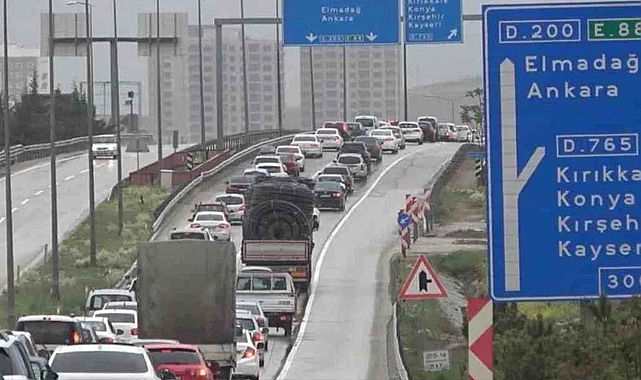Bayram tatilinden dönüş başladı: Yollarda yoğunluk artıyor