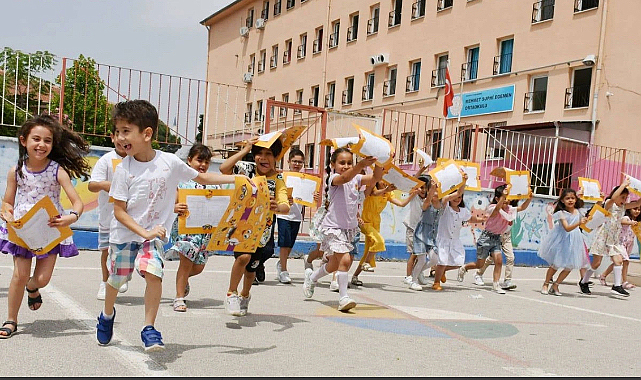 Eğitim yılının son zili çalıyor: 20 milyon öğrenci karne alacak!