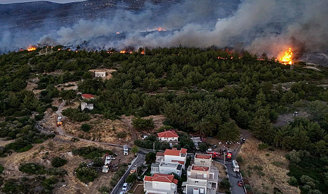Bakan Yumaklı'dan açıklama: Çeşme yangını kontrol altında