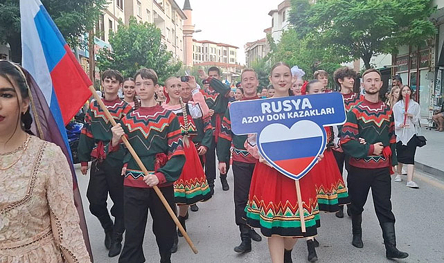 Beypazarı'nda Renkli Başlangıç: 2. Uluslararası Halk Dansları ve Müzik Festivali Kortejle Başladı