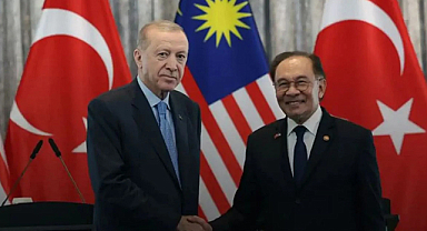 Erdoğan, Malezya Başbakanı Enver İbrahim ile Telefon Görüşmesi Yaptı