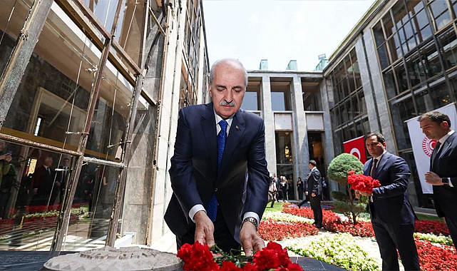 Kurtulmuş, Meclis'te bombalanan alanlara karanfil bıraktı