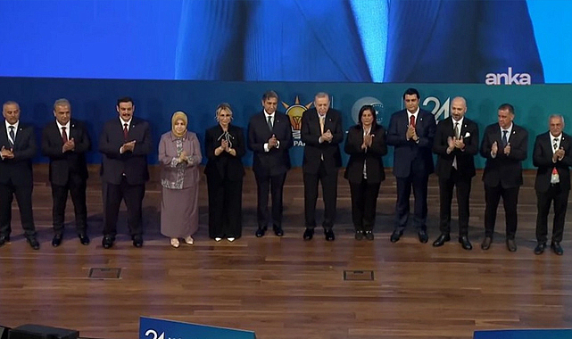 AK Parti, 24. kuruluş yıl dönümünde 9 belediye başkanını kadrosuna kattı