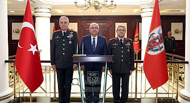 Bakan Güler, Kara Kuvvetleri Komutanlığı'ndaki Devir-Teslim Törenine Katıldı