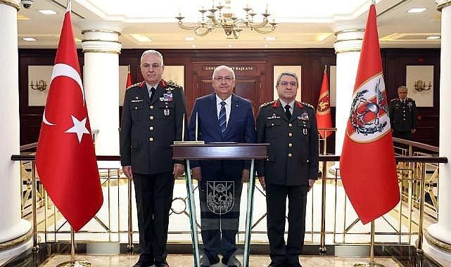 Bakan Güler, Kara Kuvvetleri Komutanlığı'ndaki Devir-Teslim Törenine Katıldı