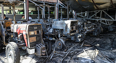 Diyarbakır’da Traktörcüler Sitesinde Yangın: 3 İş Yeri ve 19 Traktör Yandı