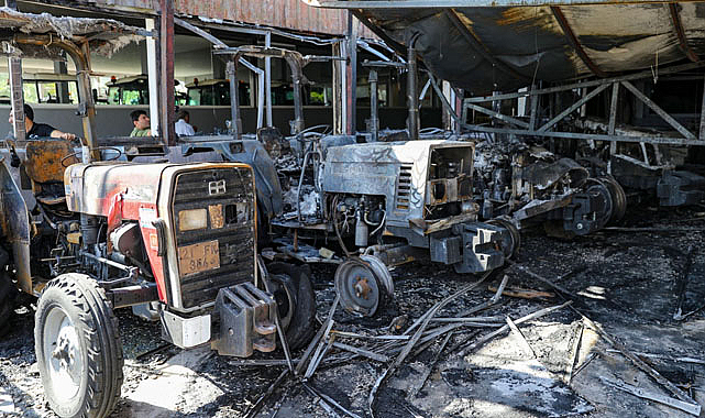 Diyarbakır’da Traktörcüler Sitesinde Yangın: 3 İş Yeri ve 19 Traktör Yandı