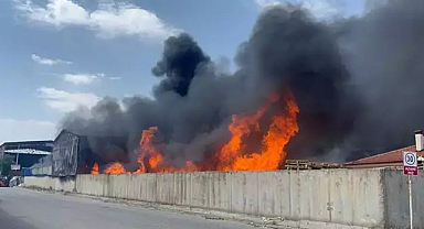 Eskişehir Gökyüzü Dumanla Kaplandı: Geri Dönüşüm Tesisinde Yangın