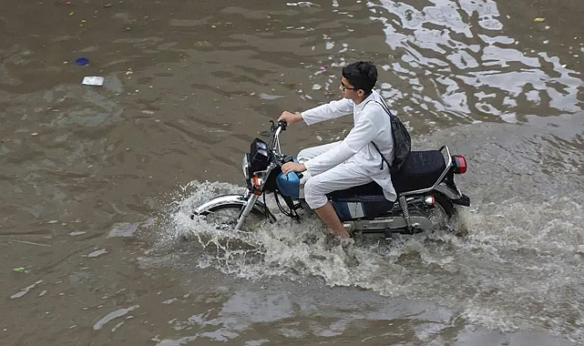 Hindistan'da Heyelan Felaketi: 4 Kişi Hayatını Kaybetti, Yaklaşık 100 Kişi Kayıp
