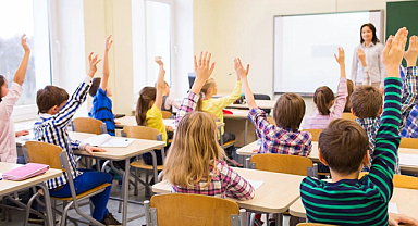 Okullarda Serbest Kıyafet Uygulaması Sona Eriyor: Veliler Kararı Memnuniyetle Karşıladı