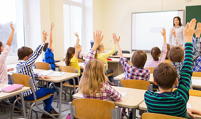 Okullarda Serbest Kıyafet Uygulaması Sona Eriyor: Veliler Kararı Memnuniyetle Karşıladı