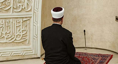 Sahte Diplomayla 12 Yıl İmamlık Yapan Firariye Ceza