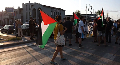 Yunanistan’da Filistin Destekçileri, Pire Limanı’nda İsrail Gemisini Protesto Etti