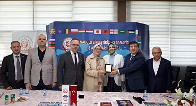 AK Parti Genel Başkan Yardımcısı Belgin Uygur, ASİAD’ı ziyaret etti