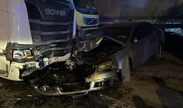 Bolu’da otomobil park halindeki araçlara çarptı: 4 ağır yaralı