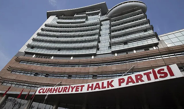 CHP'nin 22. Olağanüstü Kurultayı başladı: Divan Başkanlığına Murat Emir seçildi