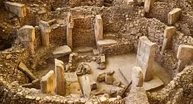 Göbeklitepe’de adak olarak yerleştirilmiş insan heykeli bulundu
