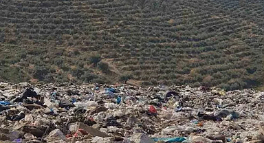 İzmir’de biriken çöpler yangın riskini artırıyor