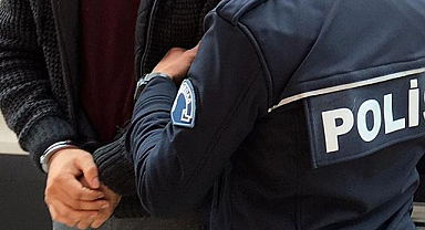 Kızını sosyal medya yayınında oynatan baba gözaltında