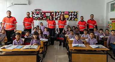 Kullanım süresi dolan uçak koltukları okul çantasına dönüştü