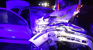 Otomobil ile Traktör Çarpıştı: 1 Ölü, 5 Yaralı