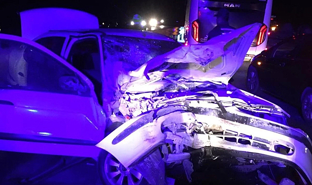 Otomobil ile Traktör Çarpıştı: 1 Ölü, 5 Yaralı