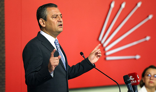 Özgür Özel yeniden CHP Genel Başkanı seçildi