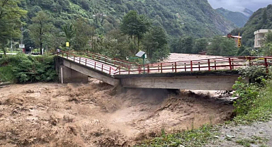 Rize’de sağanak yağış sel ve heyelana yol açtı