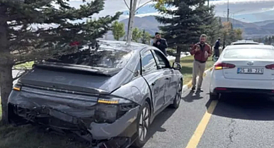 Anahtar Parti konvoyu Erzurum’da kaza yaptı