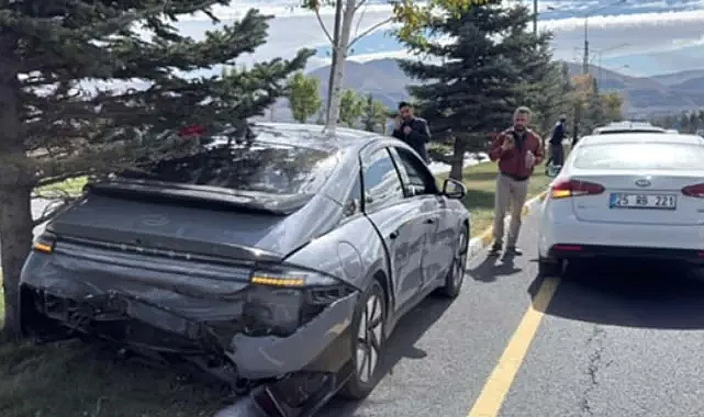 Anahtar Parti konvoyu Erzurum’da kaza yaptı