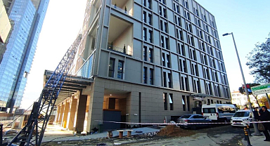 İstanbul Şişli’de kız öğrenci yurduna vinç devrildi