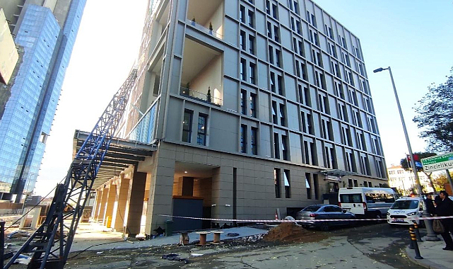 İstanbul Şişli’de kız öğrenci yurduna vinç devrildi