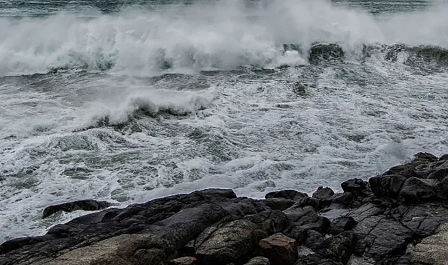 Meteorolojiden üç bölgeye fırtına uyarısı: Ulaşımda aksamalara dikkat