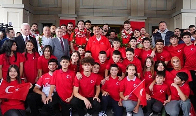 Paralimpik Milli sporcular tarihi başarılara imza attı