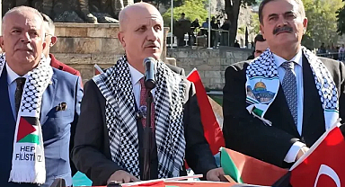 Yükseköğretim Kurulu Başkanı Özvar ile öğrenciler birlikte yürüdü