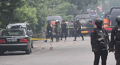 Endonezya’da cuma namazı sırasında camide patlama: 54 yaralı