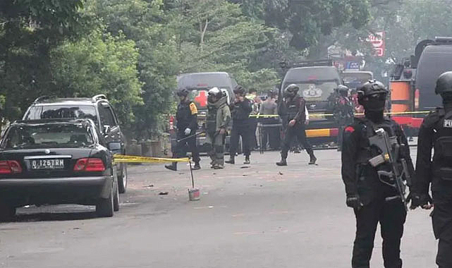 Endonezya’da cuma namazı sırasında camide patlama: 54 yaralı