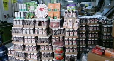 İzmir’de 30 ton son kullanım tarihi geçmiş gıda ele geçirildi