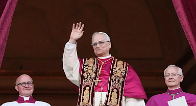 Papa 14. Leo, Saint Esprit Katedrali’nde ayine katıldı